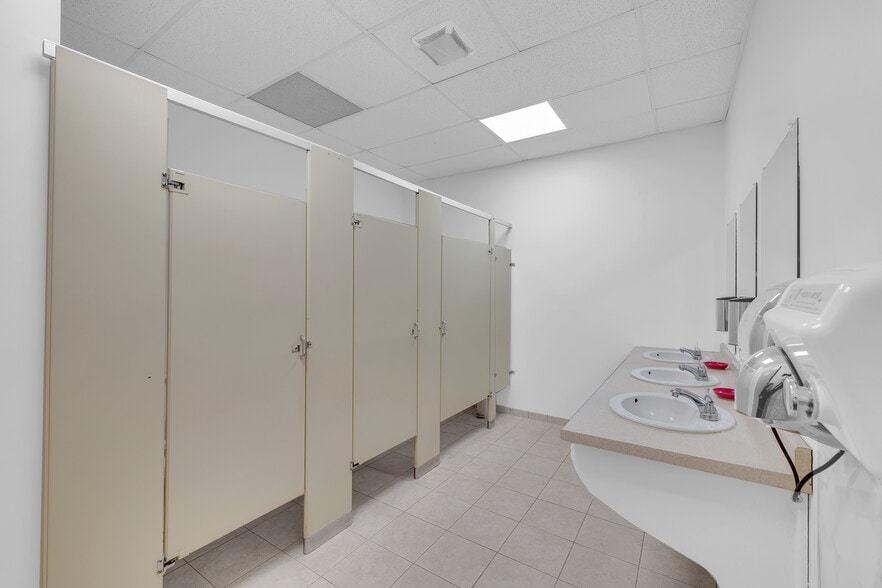 More Photos Of 230 US Highway 206, Flanders Medical For Lease
