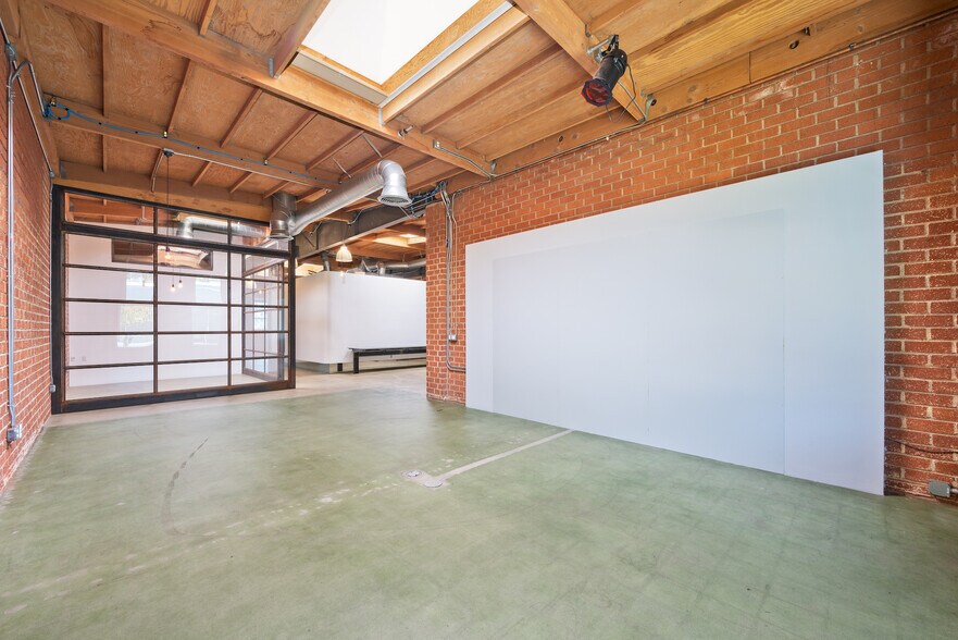 More Photos Of 6368 Arizona Cir, Los Angeles Office For Lease
