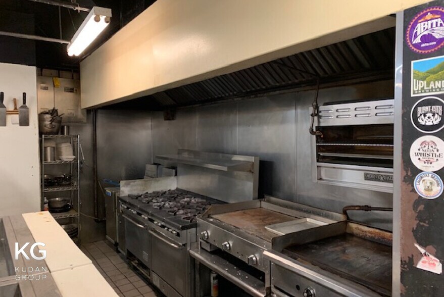 More Photos Of 22 E Hubbard St, Chicago Restaurant For Lease