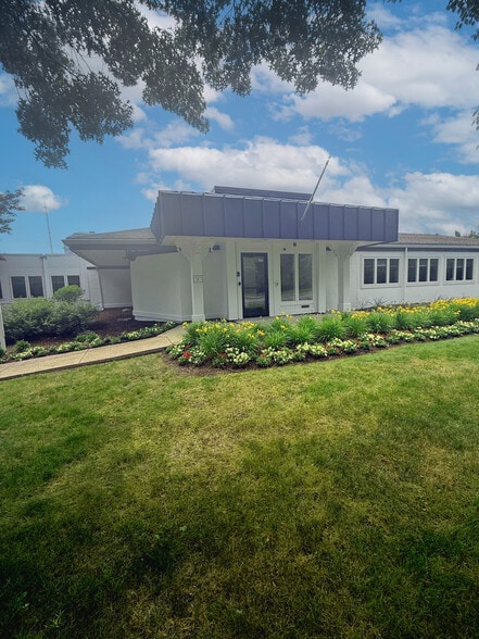 More Photos Of 1120 Soldiers Field Rd, Boston Office For Lease