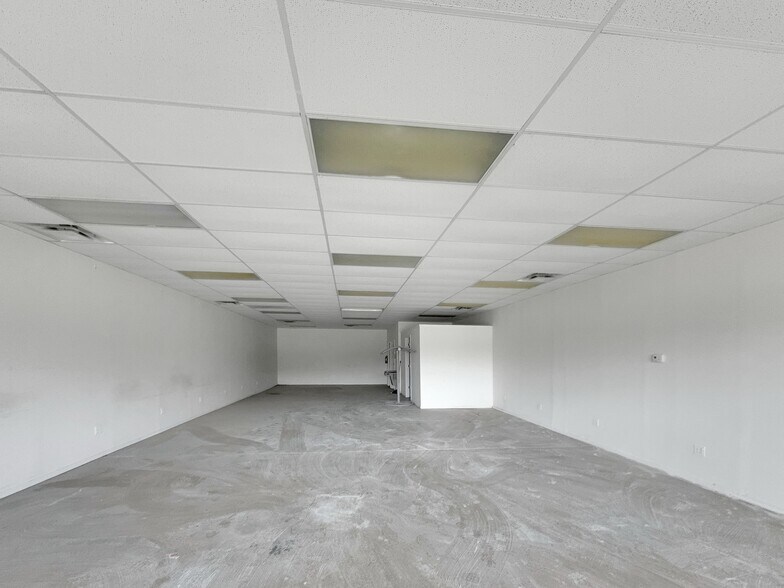 More Photos Of 101-117 32 Pky, Williamsburg Storefront For Lease