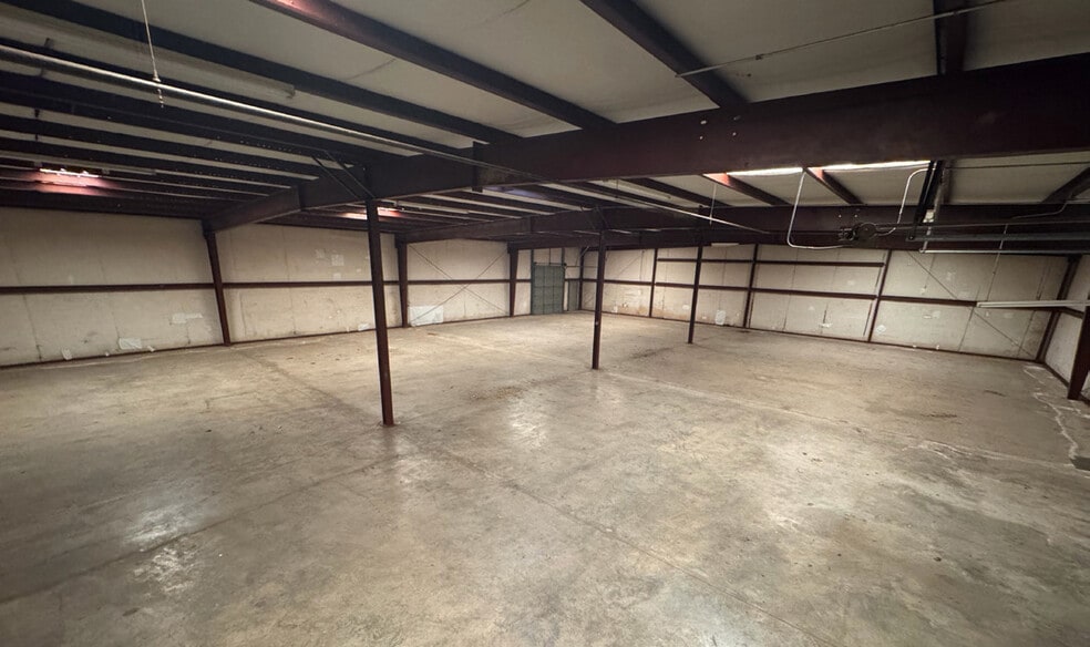 More Photos Of 2774 Nieman Industrial Dr, Winston-Salem Warehouse For Lease