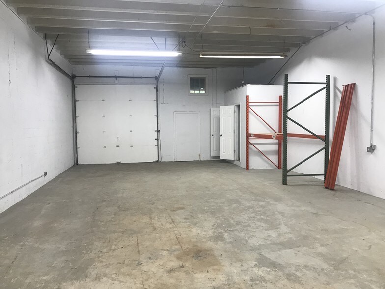 More Photos Of 267-269 NE 32nd Ct, Oakland Park Warehouse For Lease