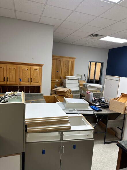 More Photos Of 19101 E Valley View Pky, Independence Medical For Sale