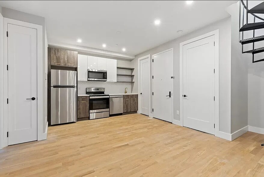 More Photos Of 762-764 E 32nd St, Brooklyn Apartments For Sale
