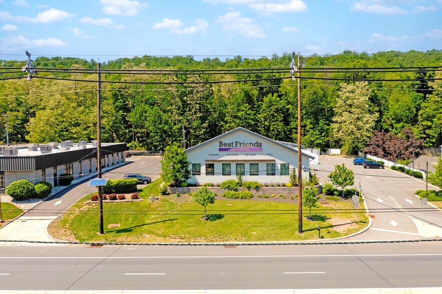 More Photos Of 310 US 22, Green Brook Veterinarian Kennel For Sale