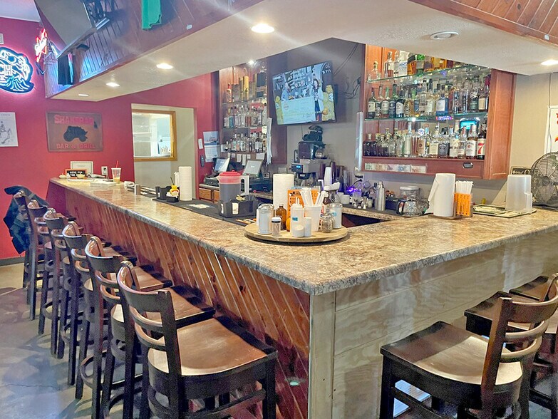 More Photos Of 109 S Maple St, Mulberry Grove Restaurant For Sale