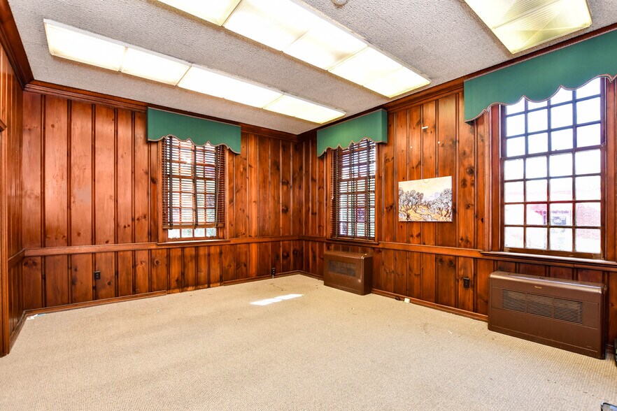 More Photos Of 429 N Main St, Greenville Office Residential For Sale