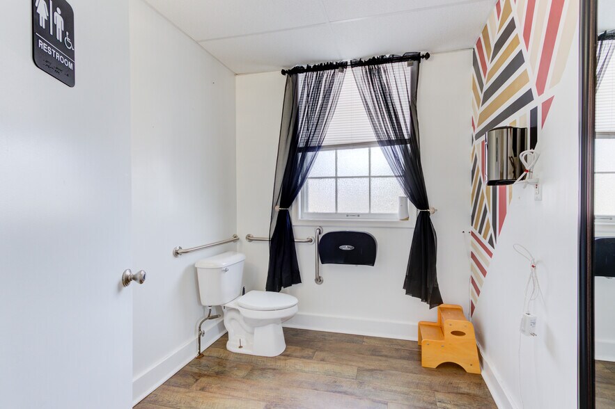 More Photos Of 2520 Rochester Rd, Royal Oak Office For Lease