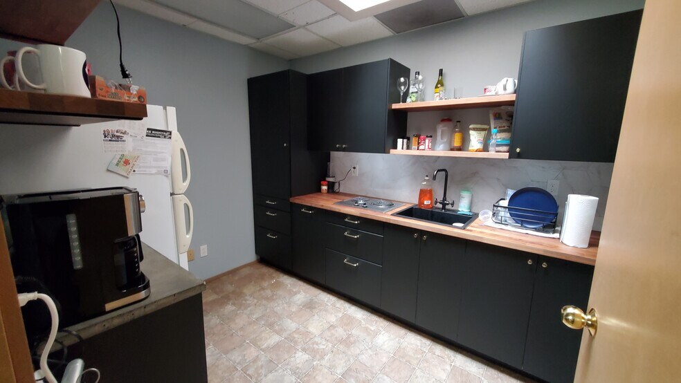 More Photos Of 1303 Central Ave S, Kent Showroom For Lease
