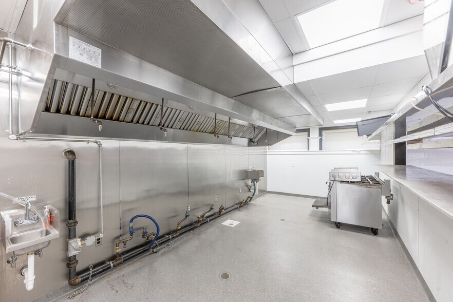 More Photos Of 334 S Water St, Providence Restaurant For Sale