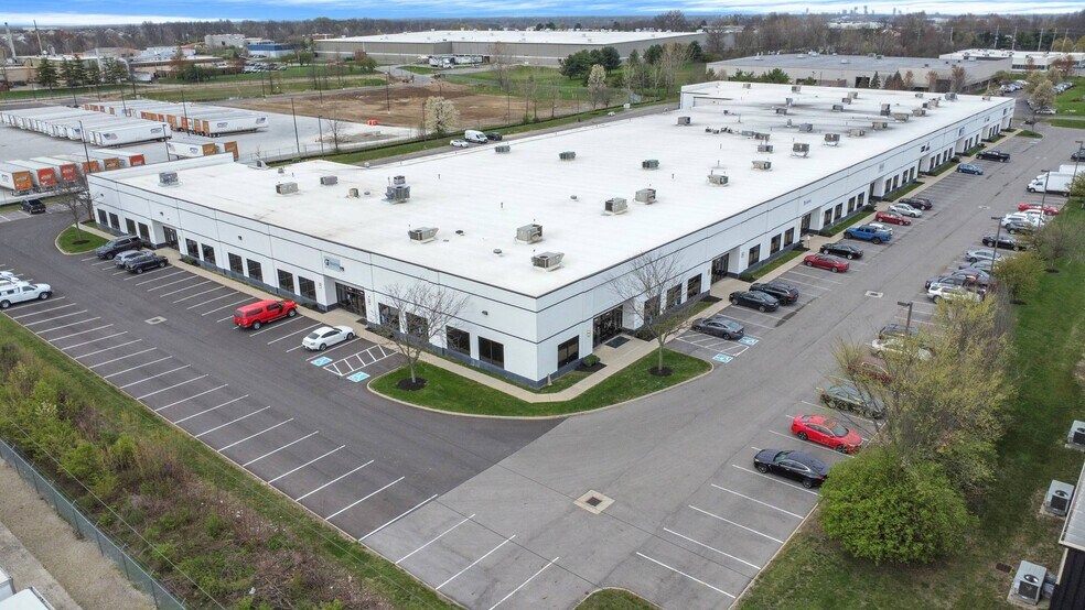 More Photos Of 750 Cross Pointe Rd, Gahanna Warehouse For Lease