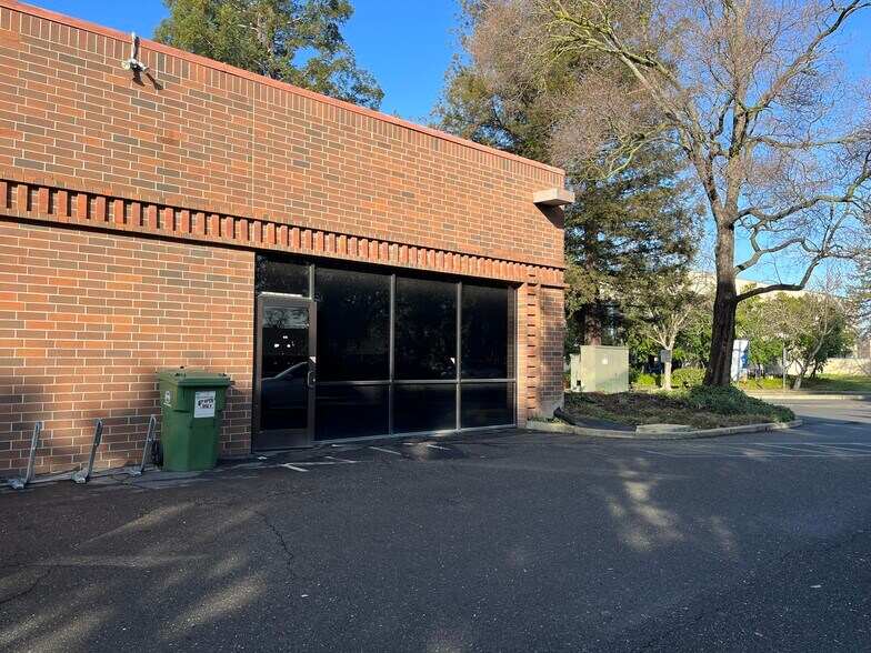 More Photos Of 1616-1632 Da Vinci Ct, Davis Flex For Lease