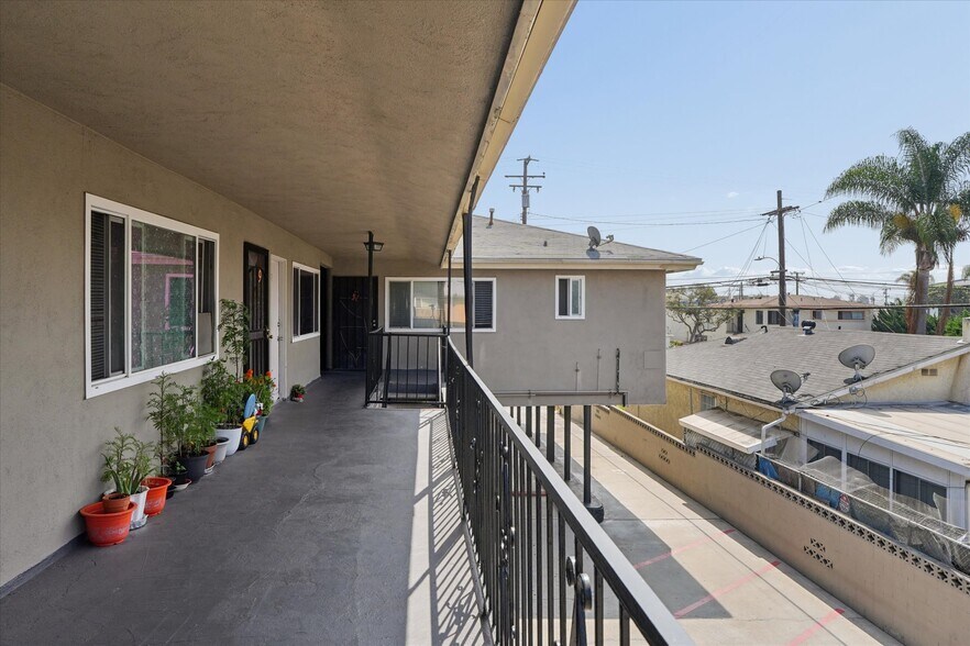 More Photos Of 14611 Larch Ave, Lawndale Apartments For Sale