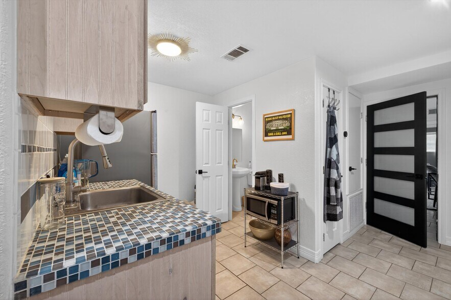 More Photos Of 2217 Sealy St, Galveston Office Residential For Sale