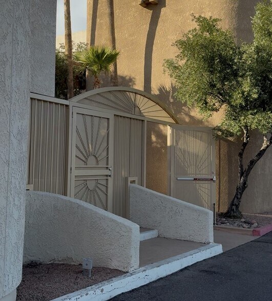 More Photos Of 3131 N Country Club Rd, Tucson Office For Lease