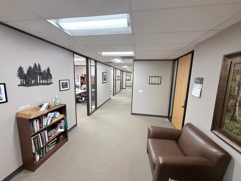 More Photos Of 9780 SW Shady Ln, Tigard Office For Lease