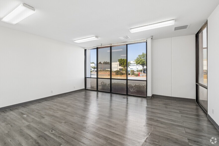 More Photos Of 4800 LittleJohn St, Baldwin Park Warehouse For Lease