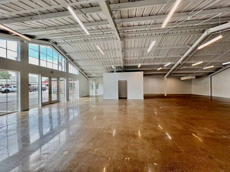 More Photos Of 2330 Langford St, Dallas Storefront For Sale