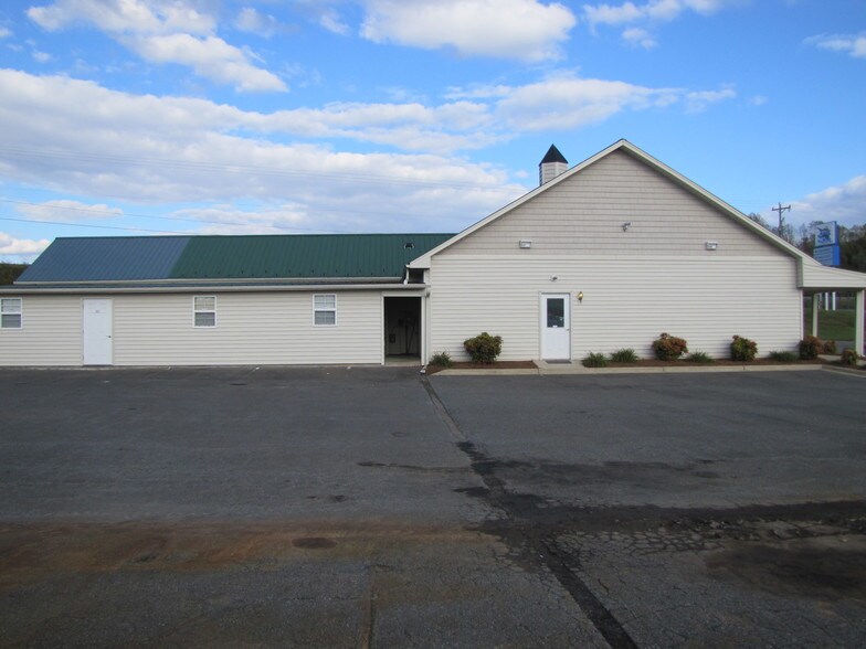 More Photos Of 105 Lola Ln, Pilot Mountain Light Distribution For Lease