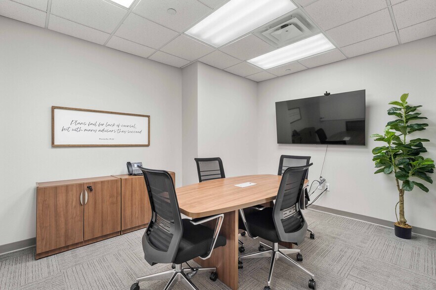More Photos Of 4920 Pleasant St, West Des Moines Office For Lease