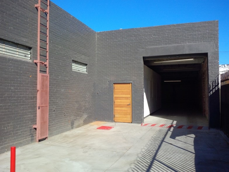 More Photos Of 14850 Calvert St, Van Nuys Service For Lease