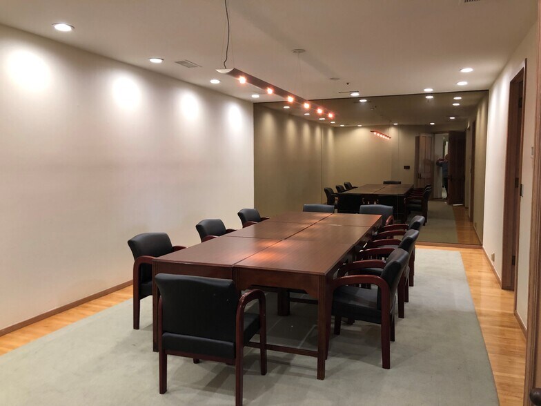 More Photos Of 2107 Livingston St, Oakland Warehouse For Lease