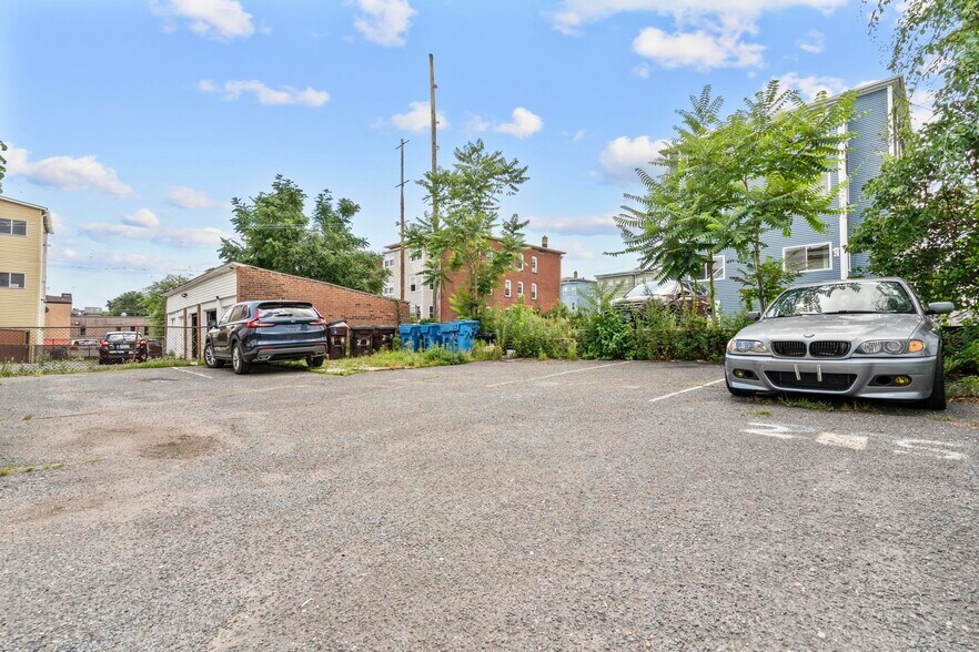 More Photos Of 164 Grove St, New Britain Apartments For Sale