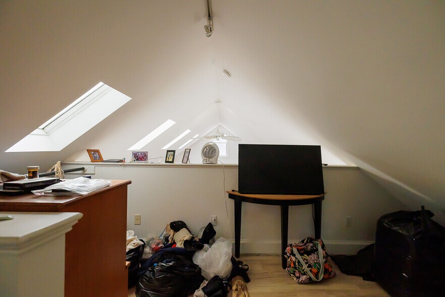 More Photos Of 139 S Main St, Sheffield Freestanding For Sale