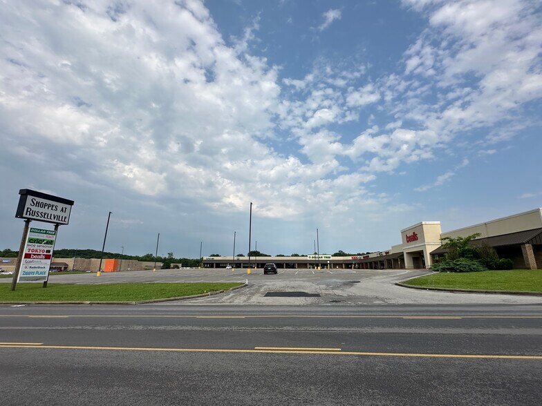 More Photos Of 236 Sam Walton Dr, Russellville Freestanding For Lease