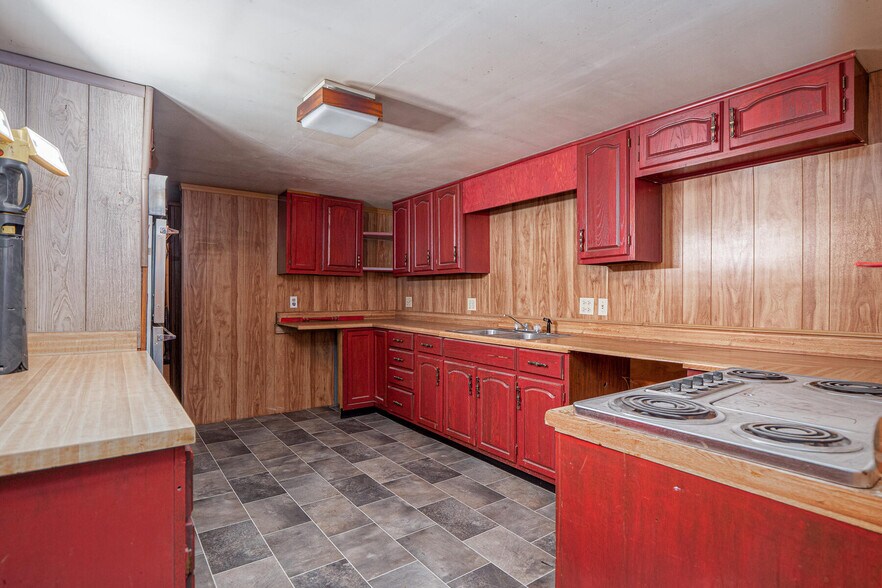 More Photos Of 1116 W County Road 450 N, Brazil Truck Terminal For Lease