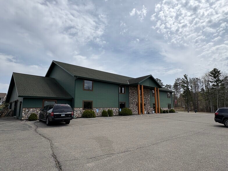 More Photos Of 225 SE 21st St, Grand Rapids Storefront Retail Office For Sale