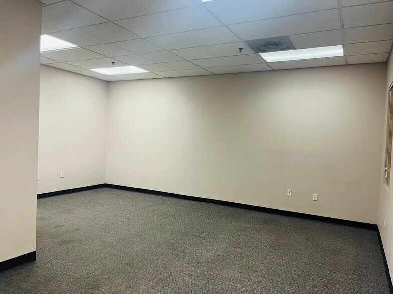 More Photos Of 1951 Stella Lake Dr, Las Vegas Light Distribution For Lease