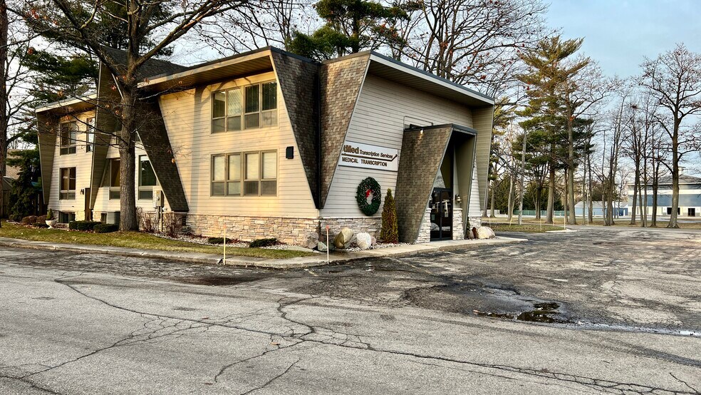 More Photos Of 2604 Sunnyside Dr, Cadillac Medical For Sale