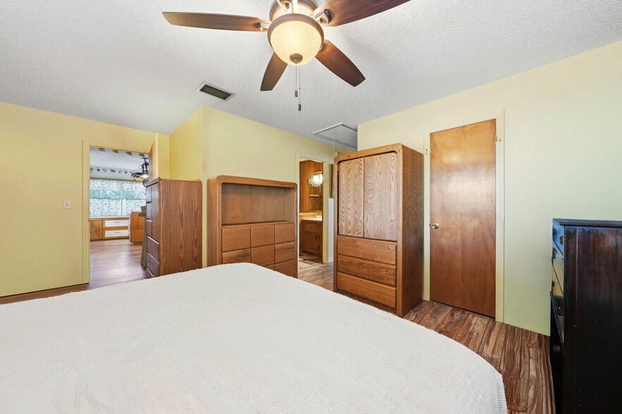More Photos Of 400 Lakeshore Dr, Eustis Specialty For Sale