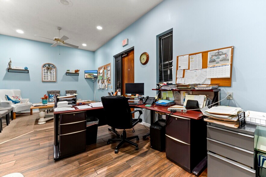 More Photos Of 900 SE Ocean Blvd, Stuart Office For Sale