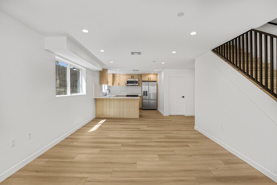 More Photos Of 10826 Hesby St, North Hollywood Apartments For Sale