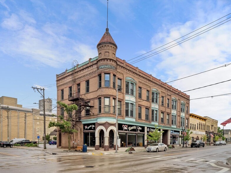 Primary Photo Of 921-931 8th St, Manitowoc Office For Sale