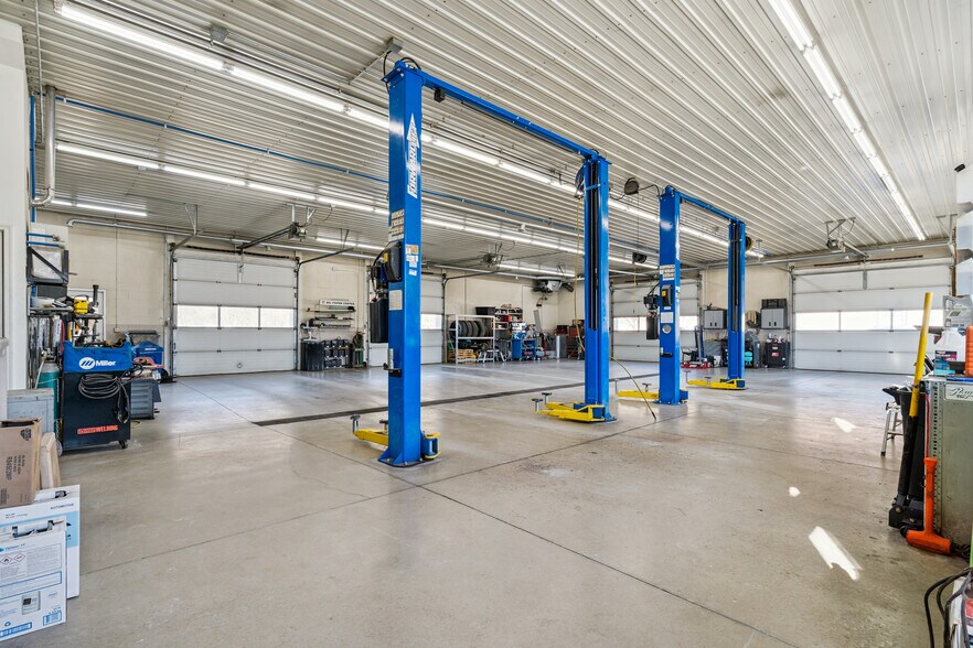 More Photos Of 702 Short St, Decorah Office For Sale