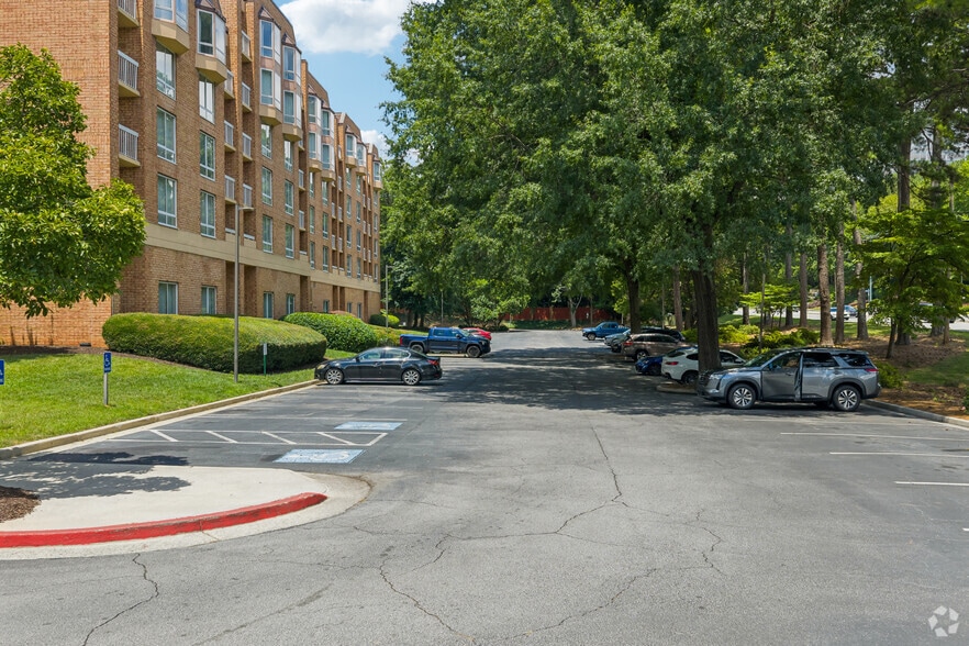 More Photos Of 6120 Peachtree Dunwoody Rd, Atlanta Hotel For Sale