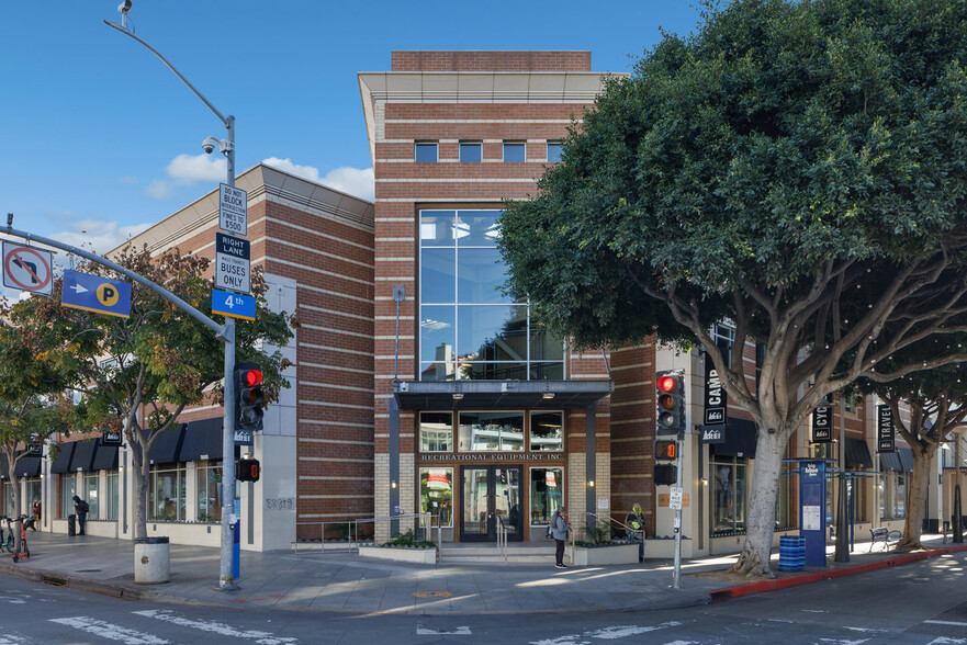 Primary Photo Of 402 Santa Monica Blvd, Santa Monica Department Store For Lease