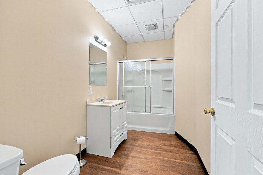 More Photos Of 3506 Memorial Ave, Lynchburg Office For Sale