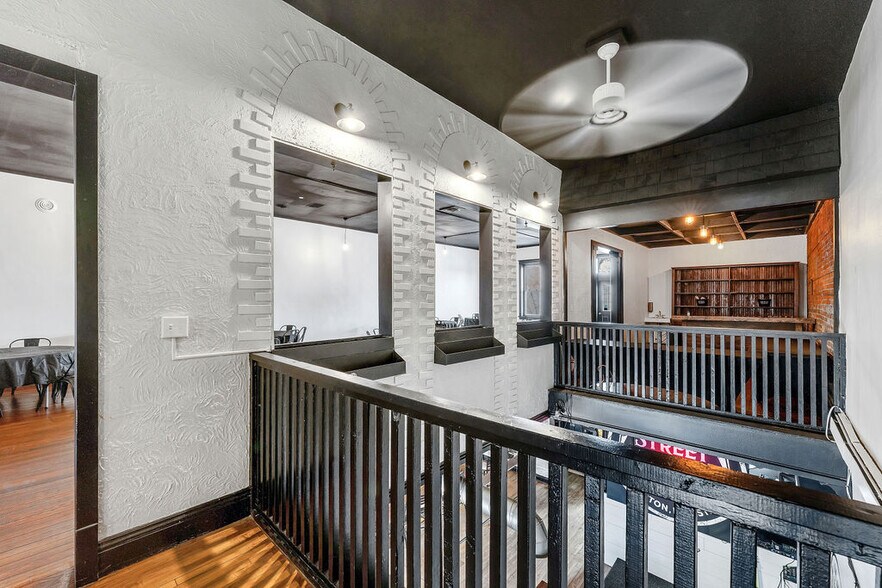 More Photos Of 119 S Calumet Ave, Chesterton Storefront Retail Residential For Lease