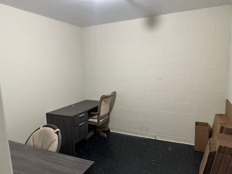 More Photos Of 339 Union St E, Jacksonville Light Distribution For Lease