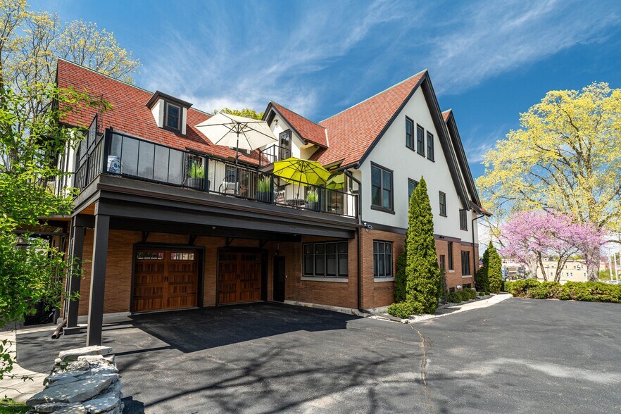 More Photos Of 90 S Main St, Hartford Hospitality For Sale