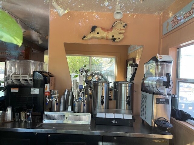 More Photos Of 1309 Rosewood Ave, Austin Restaurant For Lease