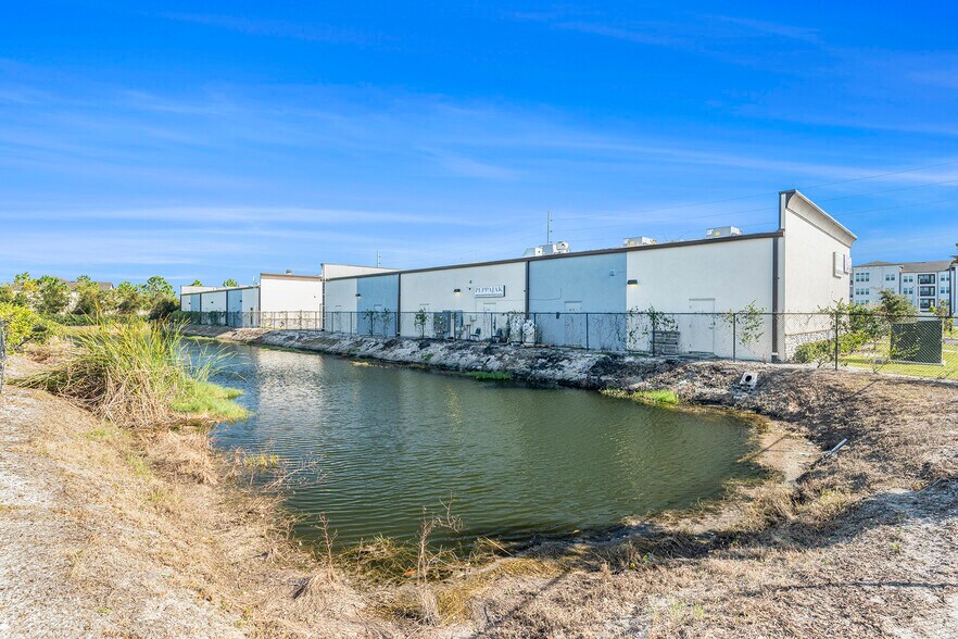 More Photos Of 9070 Progress Blvd, Riverview General Retail For Lease