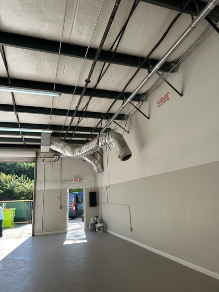 More Photos Of 28631 N Diesel Dr, Bonita Springs Light Manufacturing For Lease