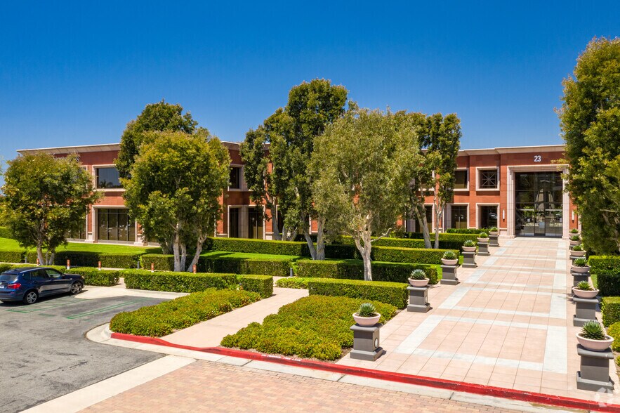 More Photos Of 23 Corporate Plaza Dr, Newport Beach Coworking Space