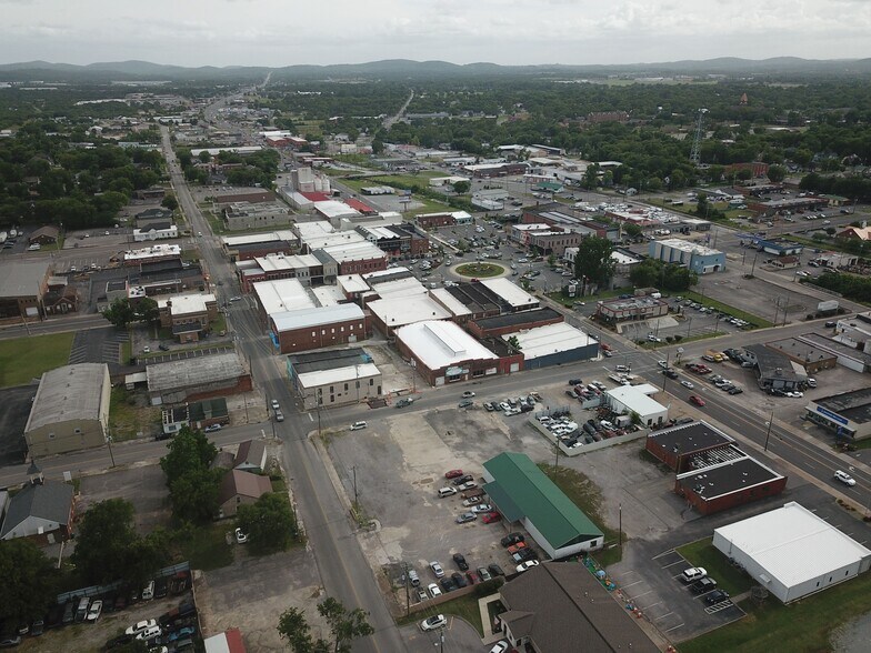 More Photos Of 106 E Market St, Lebanon Warehouse For Sale